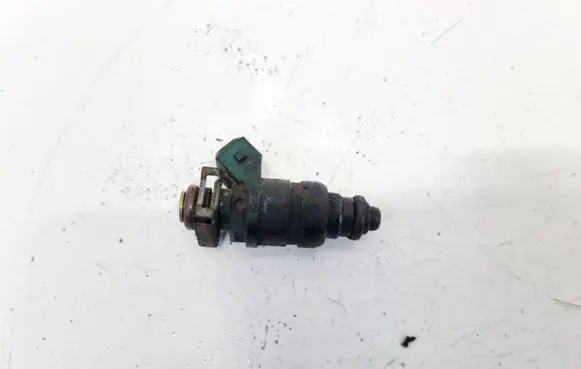 Volkswagen Golf IV Fuel injector 037906031AA