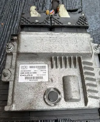 Peugeot 3008 I Engine control unit/module 9804828580