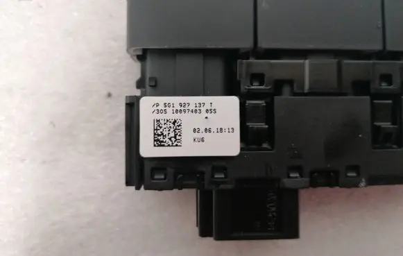 Volkswagen Golf VII Engine start stop button switch 5G1927137T 10097403