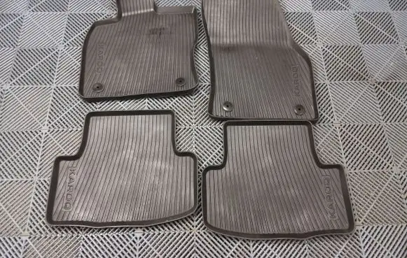 Skoda Karoq Car floor mat set 57B061502A 57B862435B 57B061502