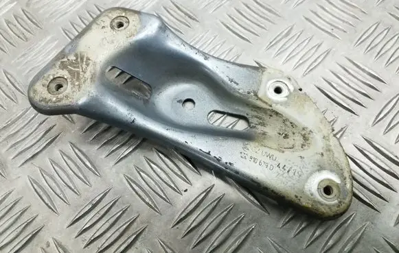 Skoda Octavia Mk2 (1Z) Fender mounting bracket 1Z0810679D