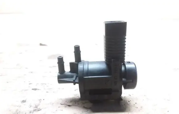 Volkswagen PASSAT B5.5 Vacuum valve 1J0906283B