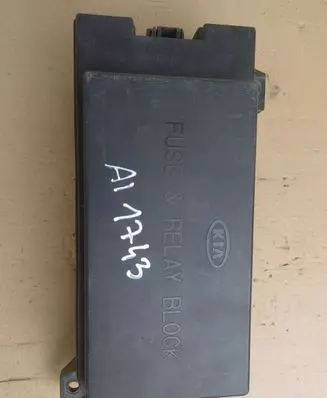 KIA Sorento Fuse box cover 911613E041