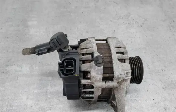 Hyundai i30 Generator/alternator 37300-2B101