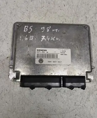 Volkswagen PASSAT B5 Engine control unit/module 3B0907557