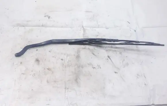 Honda CR-V Front wiper blade arm 