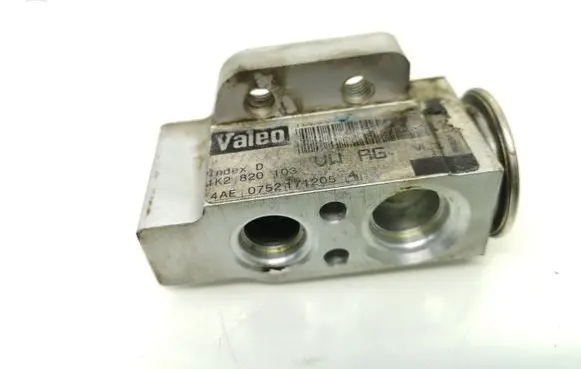 Volkswagen PASSAT B6 Air conditioning (A/C) expansion valve 1K2820103 1K0820679
