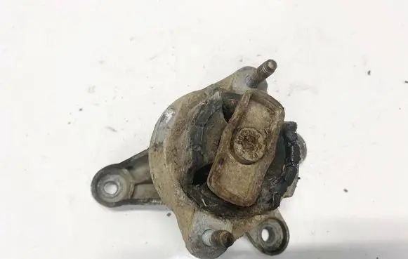 Engine mount bracket
