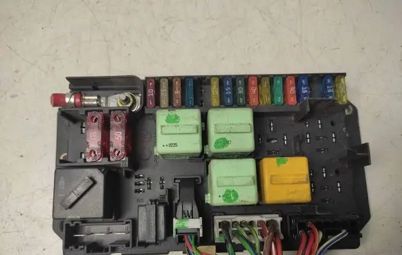 Land Rover Range Rover L322 Fuse module 518776109 000350 095741071602