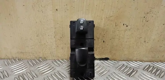 Nissan Juke I F15 Electric window control switch 254111KA0A