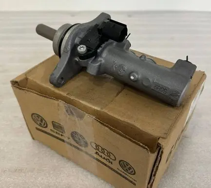 Volkswagen PASSAT B8 USA Master brake cylinder 1K1614019S
