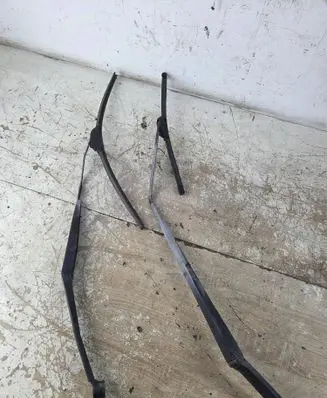 Toyota Avensis Verso Front wiper blade arm