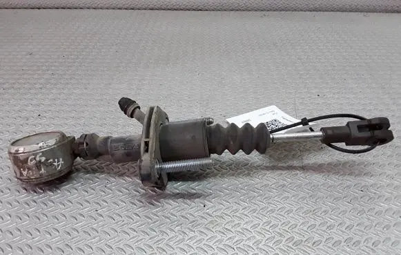 Opel Astra G Clutch master cylinder 90523769