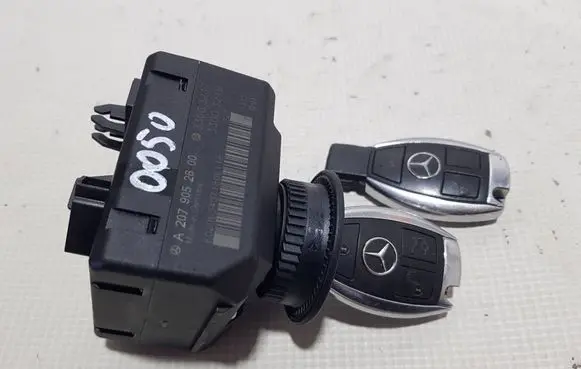 Mercedes-Benz E C207 W207 Ignition lock 2079052600DDE A2079052600