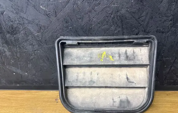 Volvo S80 Quarter panel pressure vent 9171248
