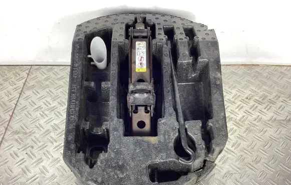 Jeep Grand Cherokee Tool set 68145663AA