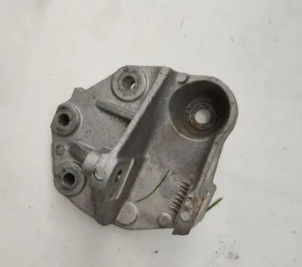 Peugeot 407 Engine mounting bracket 9647646380