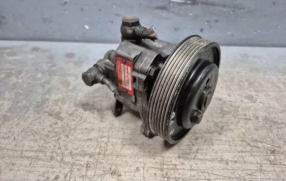 BMW 3 E36 Power steering pump 1141516