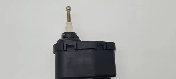 Volkswagen PASSAT B4 Headlight level adjustment motor 8A0941295 00437553