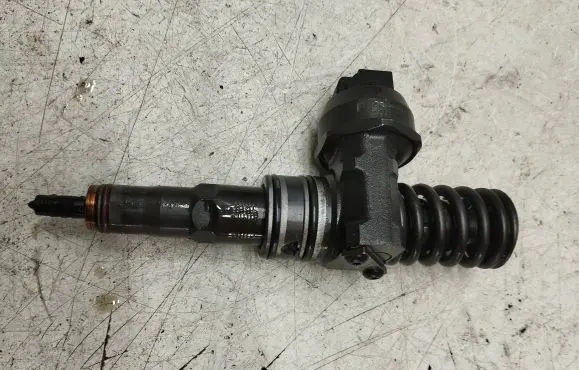 Volkswagen Jetta V Fuel injector 038130073BA