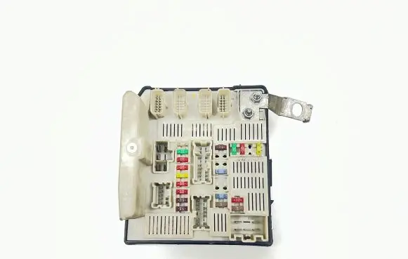 Renault Scenic II - Grand scenic II Fuse module 82004818866