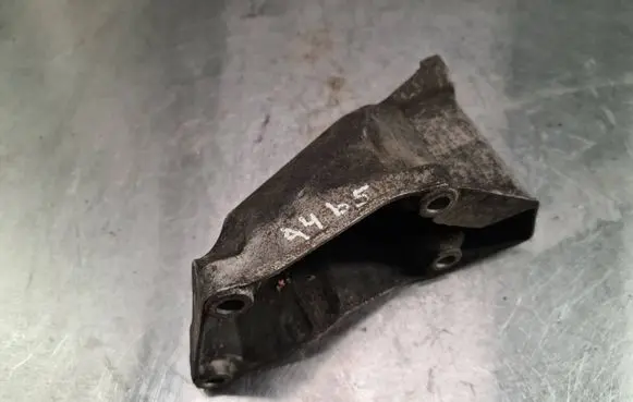 Audi A4 S4 B5 8D Engine mounting bracket 8D0199307P