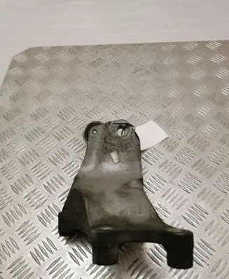 Ford Mustang VI Engine mounting bracket X05302A