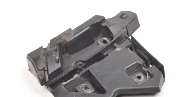Volvo C30 Front bumper mounting bracket 31214885