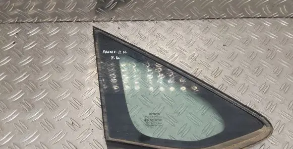 Toyota Auris 150 Front triangle window/glass 