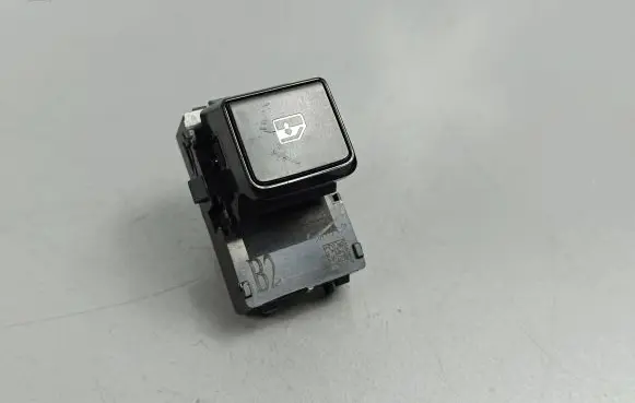 Nissan Qashqai J12 Electric window control switch