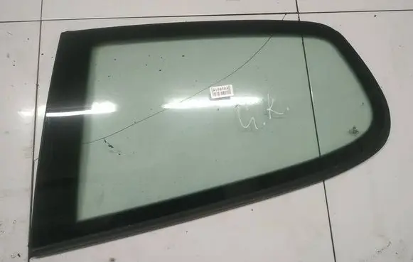 Volkswagen Golf V Rear side window as2