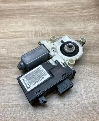 Citroen C5 Front door window regulator motor 9632531880