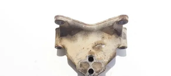 Volkswagen Touareg I Engine mounting bracket 7l0399649b