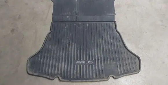 Toyota Prius (XW50) Rubber trunk/boot mat liner PT90847161