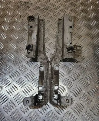 Citroen C4 I Fender mounting bracket 5639813