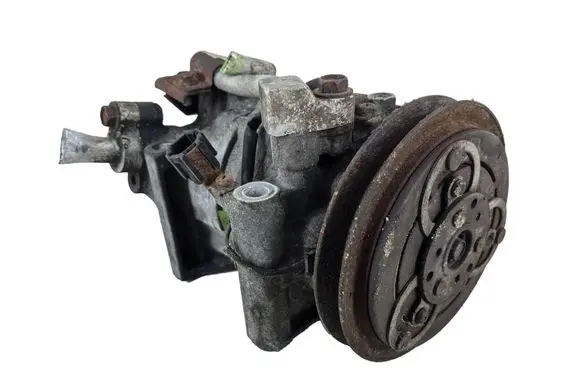 Nissan X-Trail T30 Air conditioning (A/C) compressor (pump) 3903787