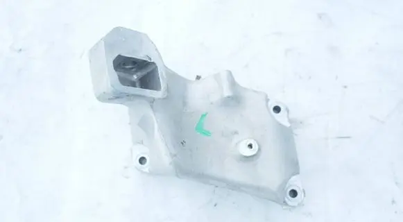 Mercedes-Benz C AMG W205 Engine mounting bracket A1772230104