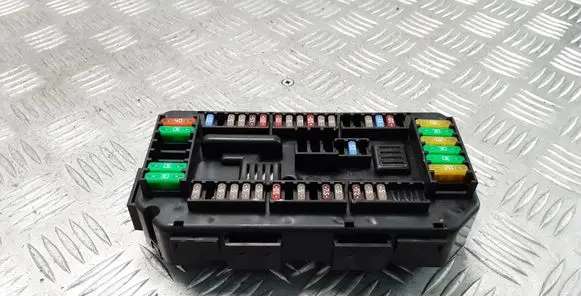 BMW 4 F32 F33 Fuse module 9389068