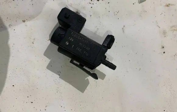 BMW 5 E39 Vacuum valve 1742712 72234100 00T248
