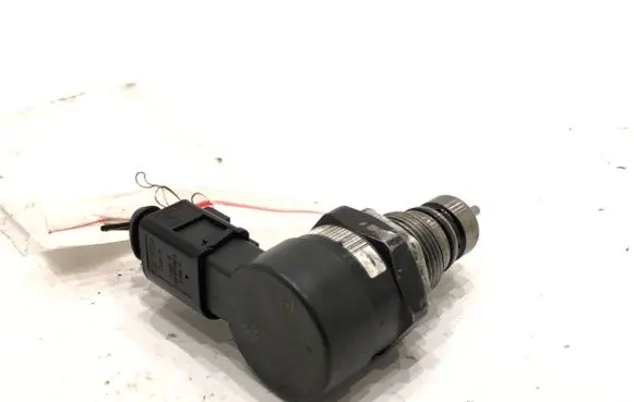 Audi A6 S6 C6 4F Fuel pressure regulator 0281002665