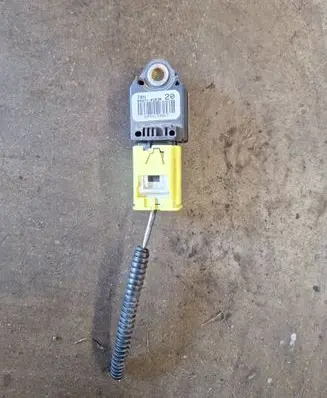 Toyota Avensis T270 Airbag deployment crash/impact sensor 8983105030