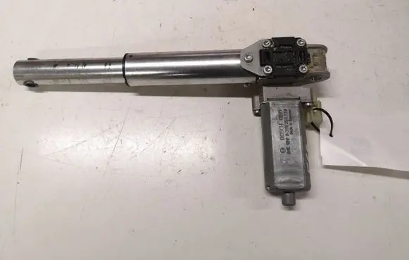 BMW 5 E60 E61 Seat adjustment motor 0390203233 8321086