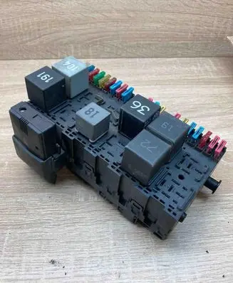 Volkswagen Transporter - Caravelle T4 Fuse module 357937039 1H0953227