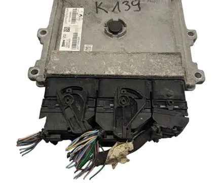 Dacia Sandero Engine control unit/module 237103008R 132840112 237102806R