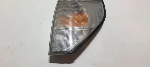Toyota Highlander XU20 Front indicator light