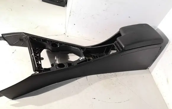 BMW 3 E90 E91 Center console