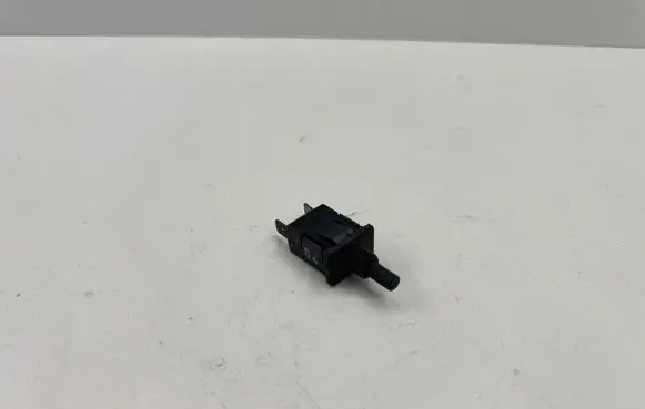 Mercedes-Benz W123 Front door sensor 0008213152