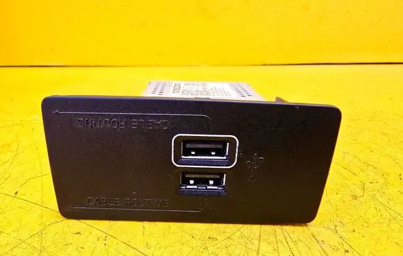 Volvo XC60 USB socket connector 31407038