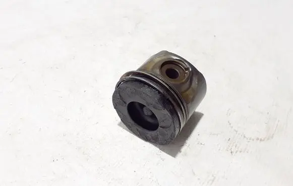 Piston with connecting rod