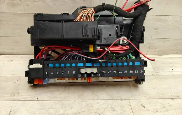 BMW X3 E83 Fuse module 8364542 8387153